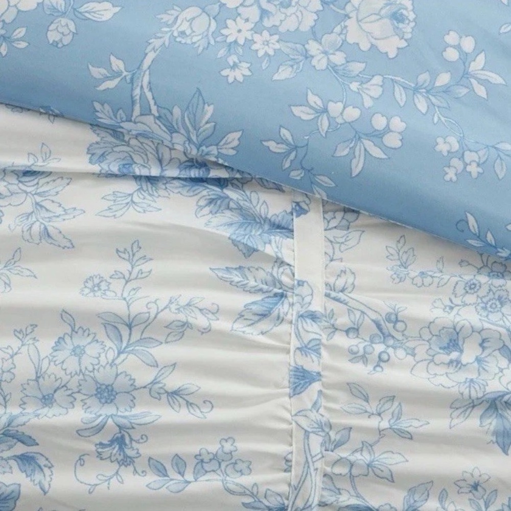Armoire Collection Blue ~ Twin/Twin XL Toile Floral Comforter - Picture 10 of 10
